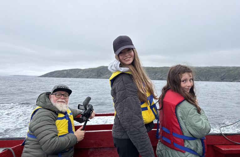 Fotr na tripu a dobrodružství Pepy Vrtala, jeho dcer Josefínky a Leontýnky se psí slečnou Lumi tentokrát v Kanadě.