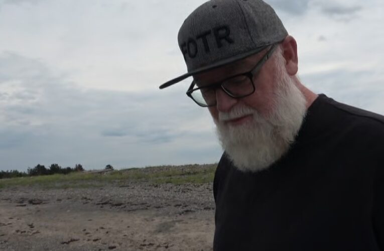 Fotr na tripu a dobrodružství Pepy Vrtala, jeho dcer Josefínky a Leontýnky se psí slečnou Lumi tentokrát v Kanadě.