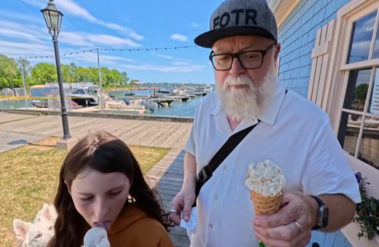 Fotr na tripu a dobrodružství Pepy Vrtala, jeho dcer Josefínky a Leontýnky se psí slečnou Lumi tentokrát v Kanadě.