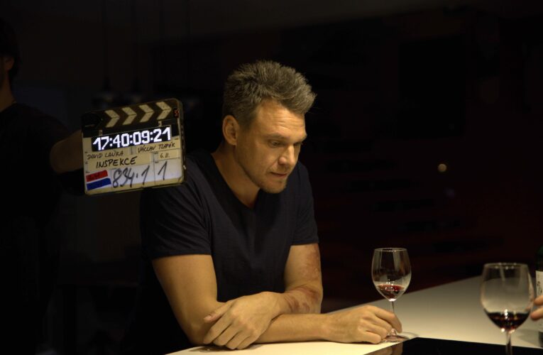 Prima+ natáčí nový kriminální seriál Inspekce. Novinka z prostředí GIBS s Vojtěchem Dykem, Kristýnou Ryškou a Martinem Fingerem v hlavních rolích