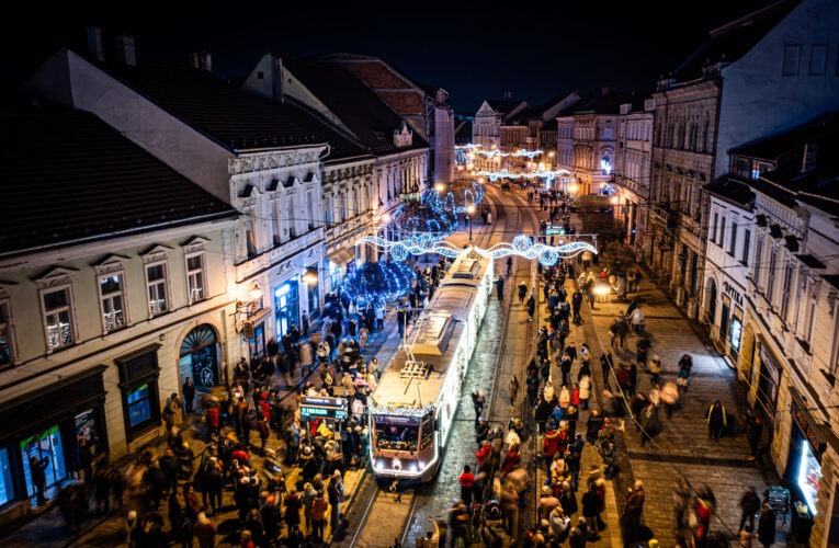 Nejkrásnější adventní tramvaj Evropy a pohádková říše Lillafüred: Sváteční zážitky na dosah ruky