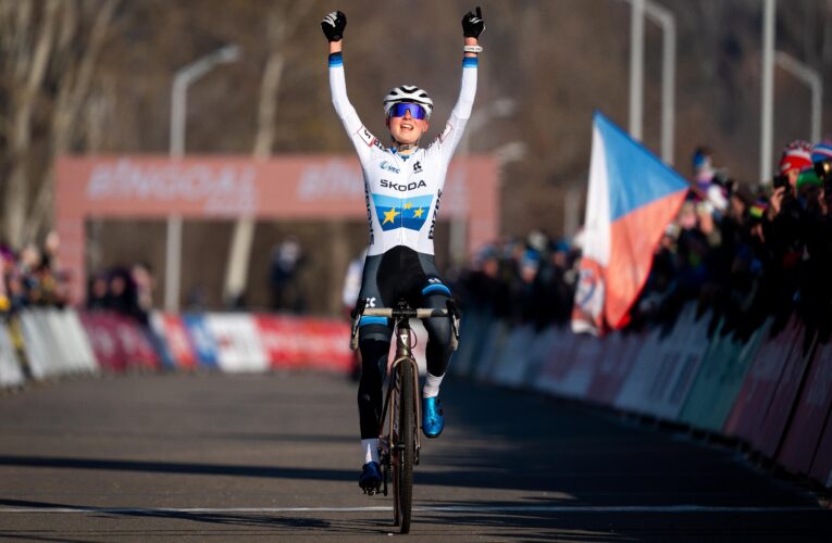 Bukovská vyhrála závod SP v cyklokrosu v Táboře!