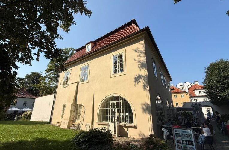 Charitativní bazar pro Cestu domů