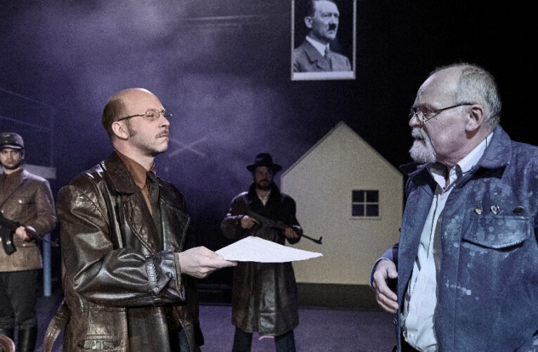 Ostře sledované vlaky v Divadle na Palmovce