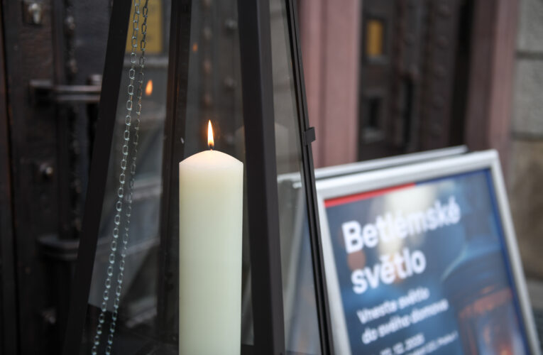 Na Mariánském náměstí se opět rozhořelo Betlémské světlo