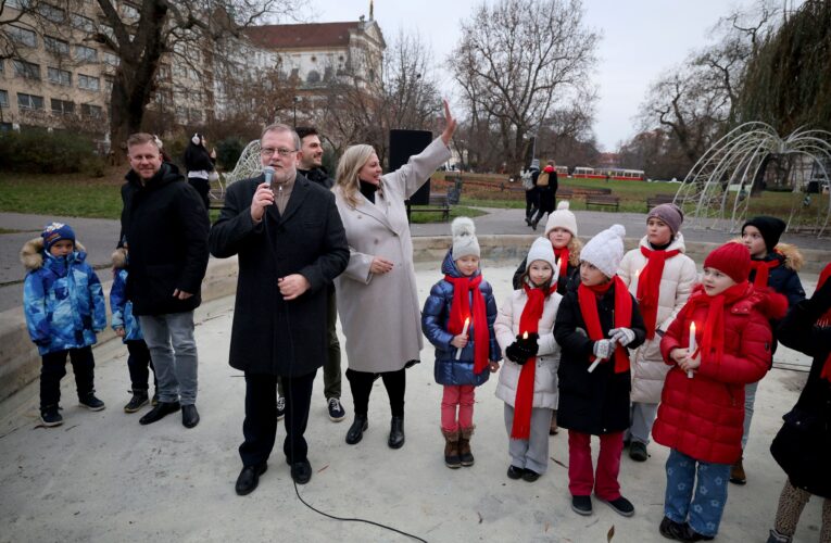 Karlovo náměstí po roce opět vybízí k předvánočnímu zastavení