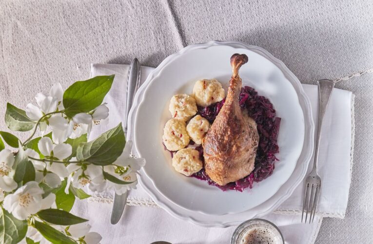 Na Štěpána si pochutnejte na huse s knedlíčky vonícími jablky