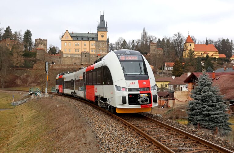 Turistická sezona na kolejích v Praze a Středočeském kraji začíná, cestující se svezou i novými RegioFoxy