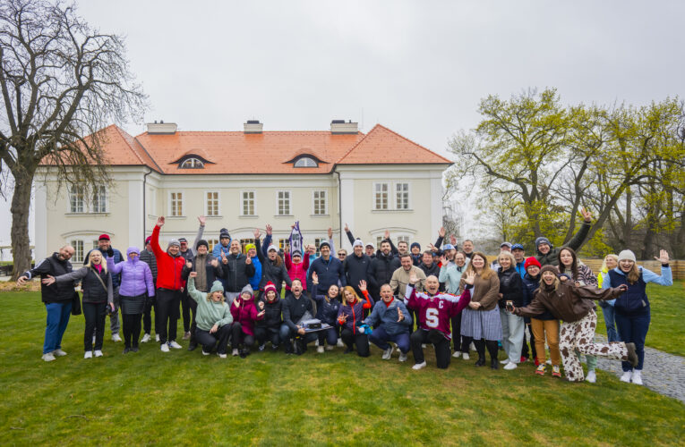 Ani sněhová vánice nezastavila hráče na charitativním golfovém turnaji pro spolek ALSA, jehož patronkou byla Klára Davidson Spilková
