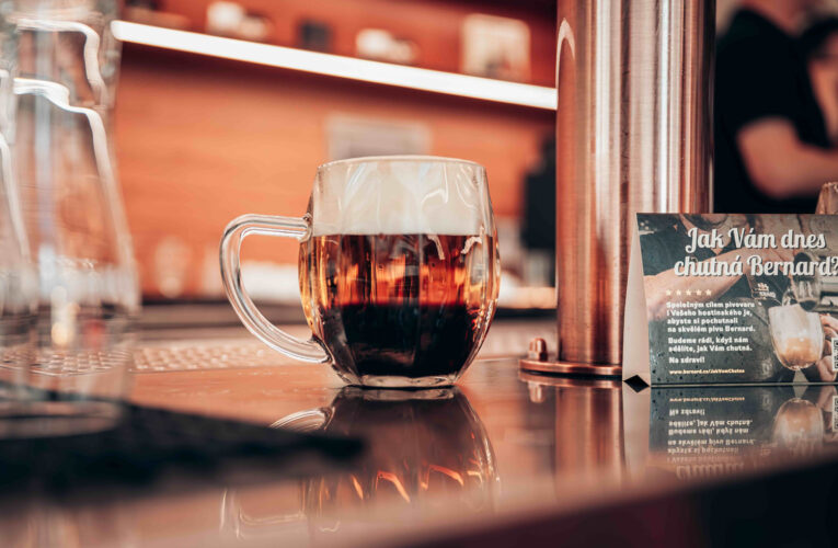 Bernard učí středoškoláky čepovat pivo