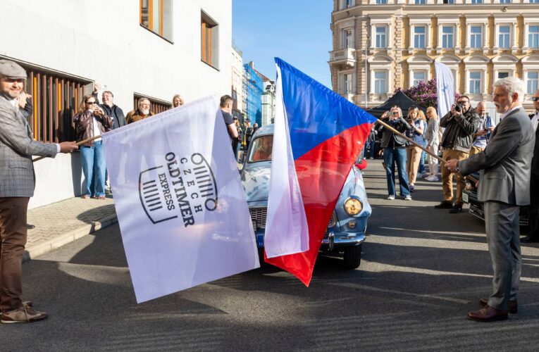 Czech Oldtimer Express 2026 odstartoval prezident Petr Pavel