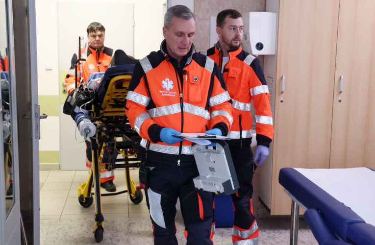 Kolik životů se rozhodne během jedné služby na urgentním příjmu? Nový pořad televize Prima vás zavede přímo do první linie medicíny, kde není prostor pro chyby.