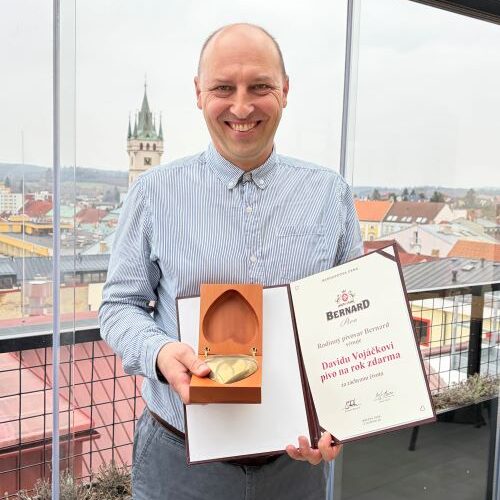 Zachránil řidiče z hořícího auta. Převzal ocenění