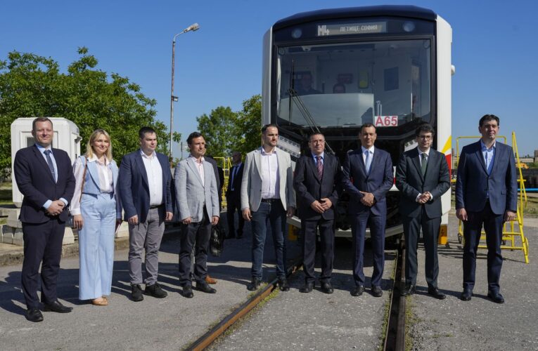 V bulharské Sofii začaly jezdit první soupravy metra od Škoda Group
