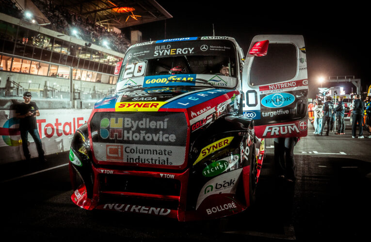 Dvě vítězství pro Téo Calveta v Le Mans, boj o titul rozhodne až dramatické finále v Albi