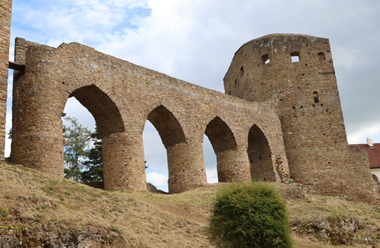 Velhartice ve středověku