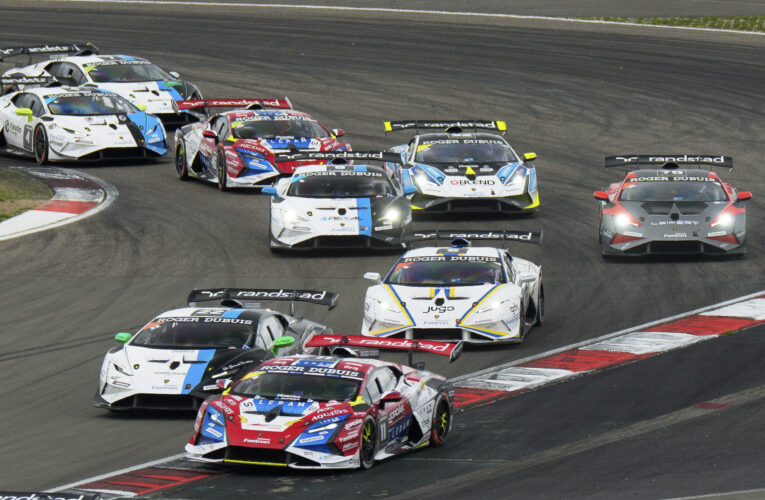 Teď jde o každý bod. Mičánek Motorsport hájí v Barceloně vedení v Lamborghini Super Trofeo Dvě posádky.